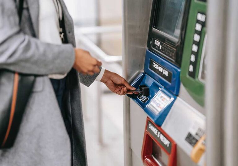 ANAK DITANGKAP CURI DUIT DARI ATM AYAH